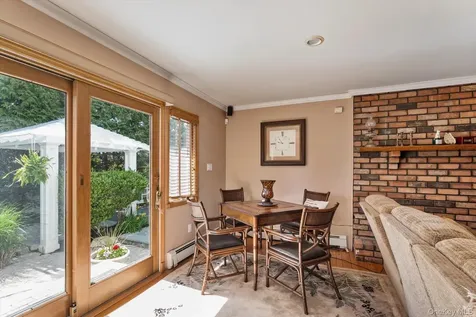 26 Quaker Lane Farmingdale NY 11735