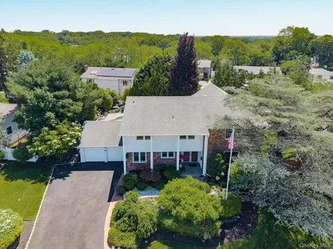 26 Quaker Lane Farmingdale NY 11735