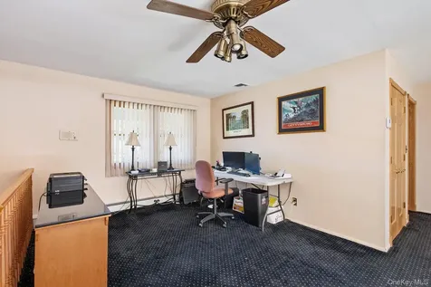 26 Quaker Lane Farmingdale NY 11735