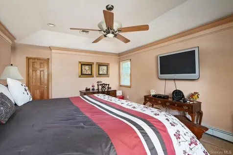 26 Quaker Lane Farmingdale NY 11735