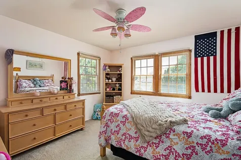 26 Quaker Lane Farmingdale NY 11735