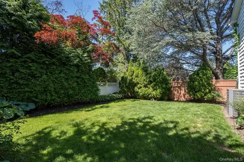 26 Quaker Lane Farmingdale NY 11735