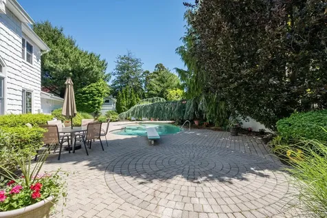 26 Quaker Lane Farmingdale NY 11735