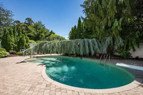26 Quaker Lane Farmingdale NY 11735
