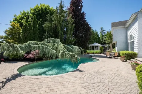 26 Quaker Lane Farmingdale NY 11735