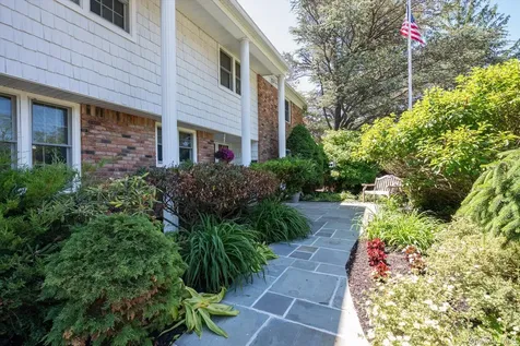 26 Quaker Lane Farmingdale NY 11735