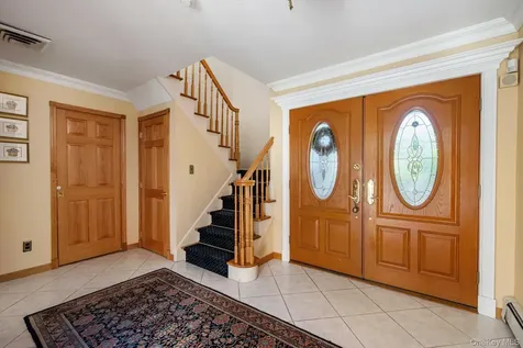 26 Quaker Lane Farmingdale NY 11735