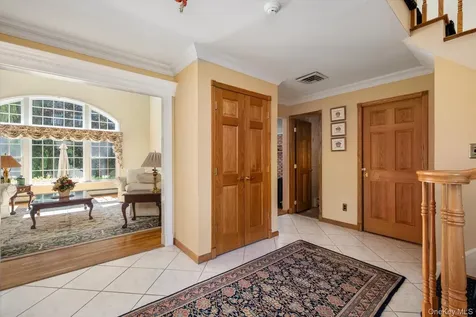 26 Quaker Lane Farmingdale NY 11735