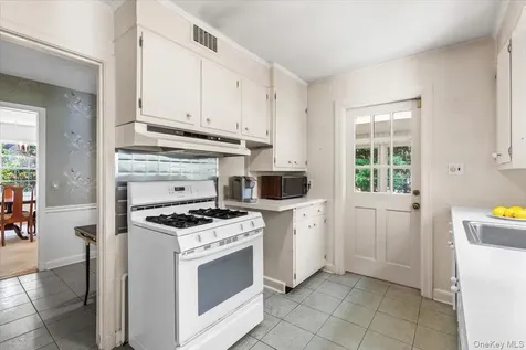 541 Claflin Avenue Mamaroneck NY 10543