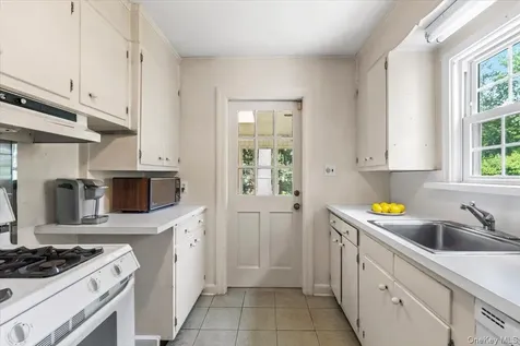 541 Claflin Avenue Mamaroneck NY 10543
