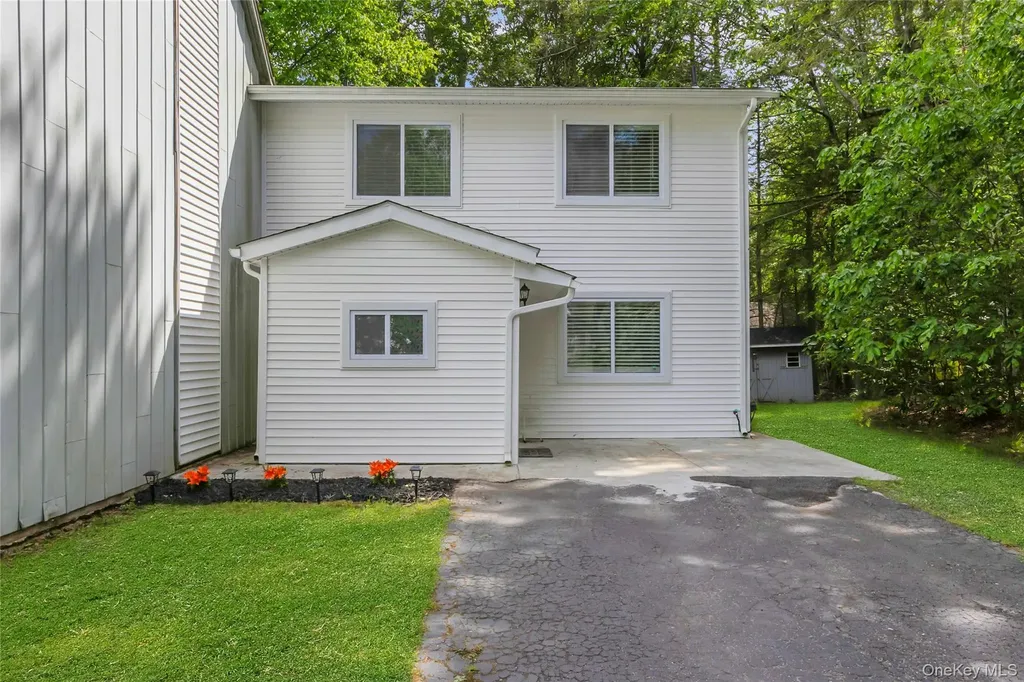 34 Elizabeth Way Kiamesha Lake NY 12751