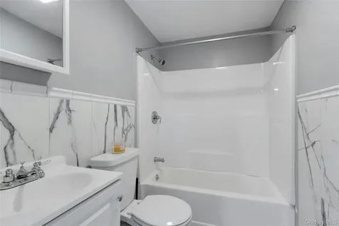 34 Elizabeth Way Kiamesha Lake NY 12751