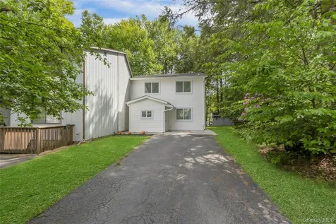 34 Elizabeth Way Kiamesha Lake NY 12751