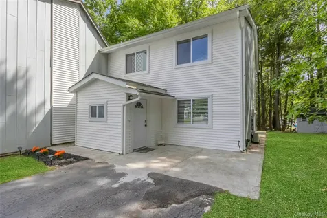34 Elizabeth Way Kiamesha Lake NY 12751
