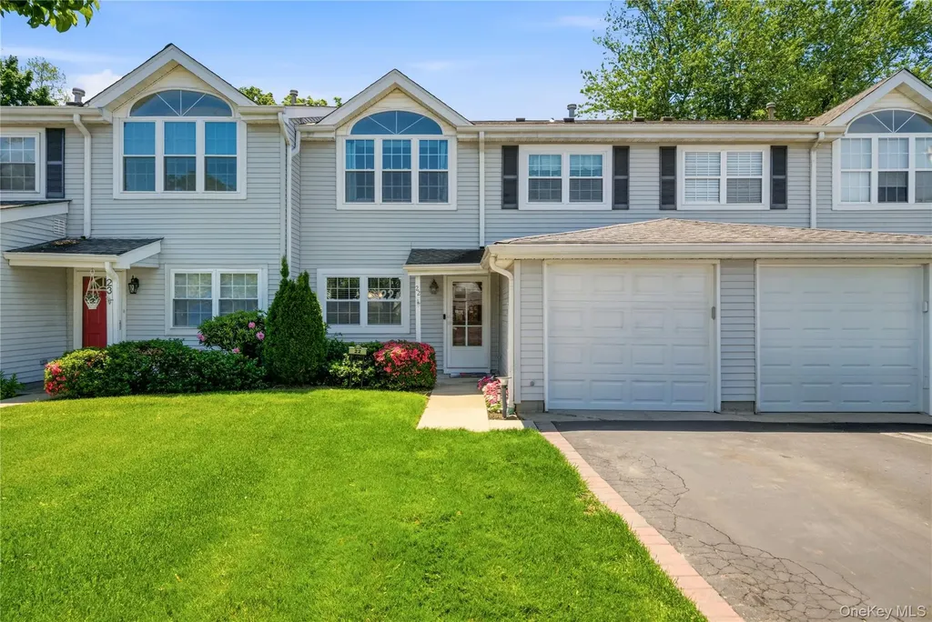 22 Indian Trace Kings Park NY 11754