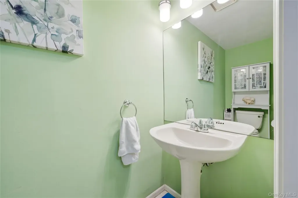 22 Indian Trace Kings Park NY 11754
