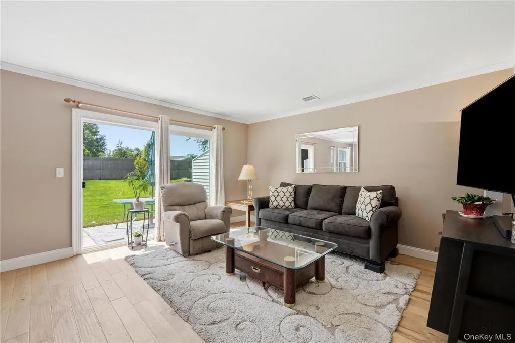 22 Indian Trace Kings Park NY 11754