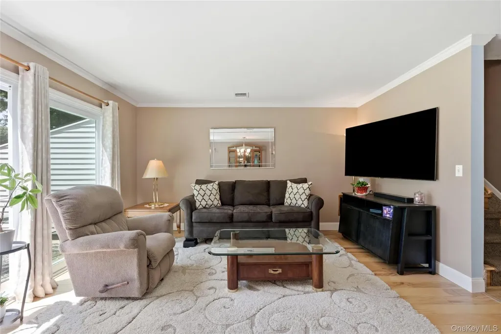 22 Indian Trace Kings Park NY 11754
