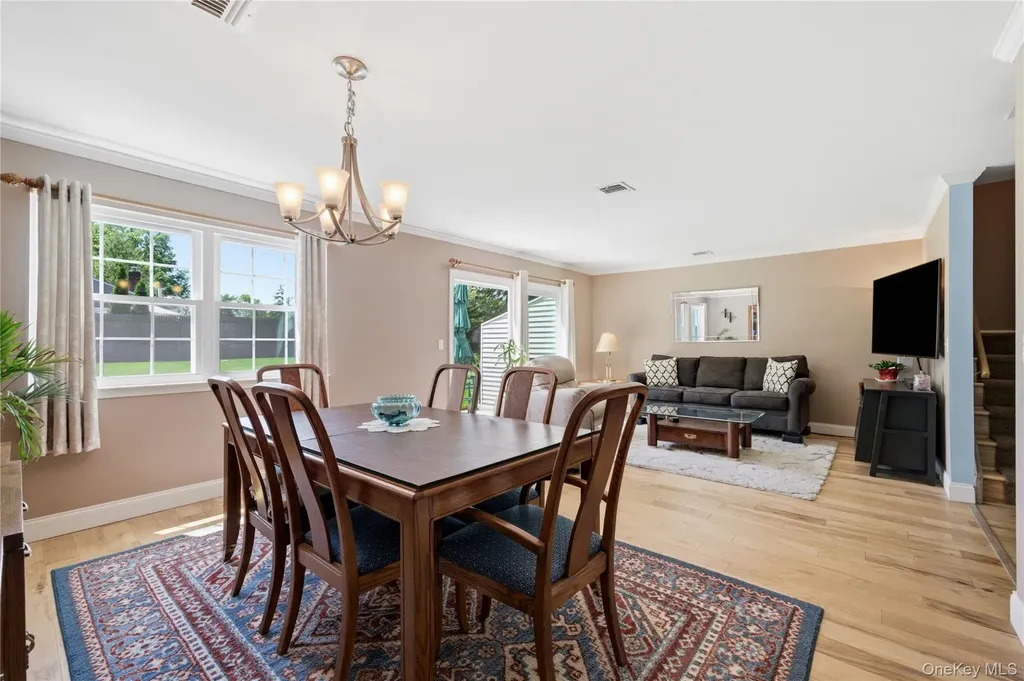 22 Indian Trace Kings Park NY 11754
