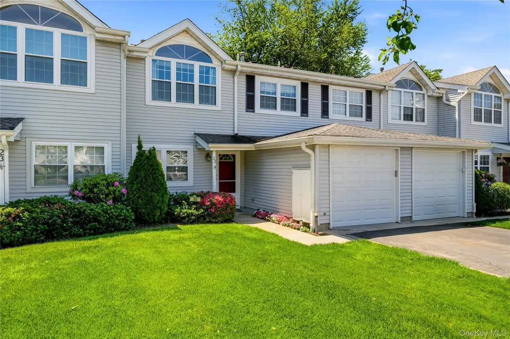 22 Indian Trace Kings Park NY 11754