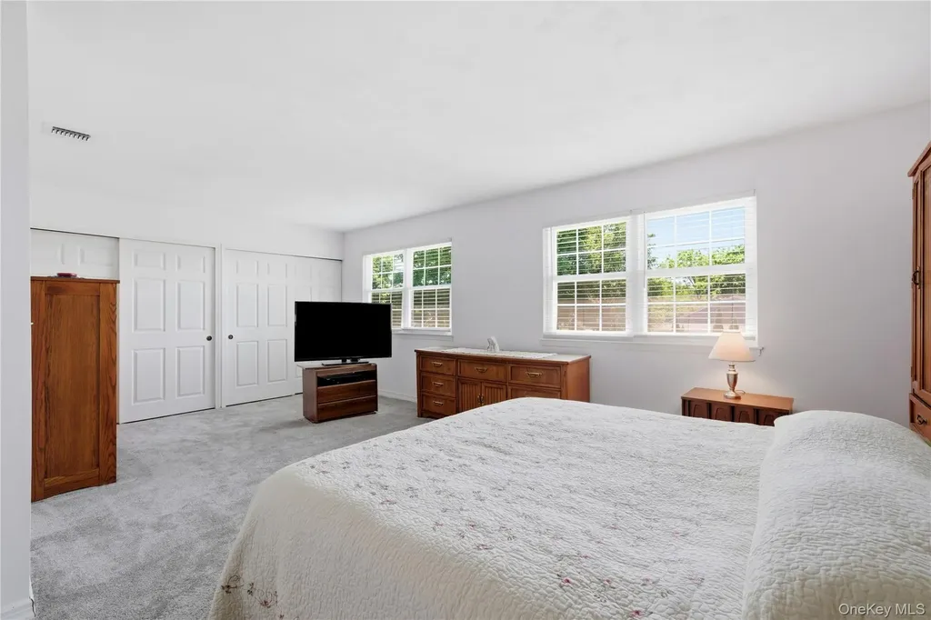 22 Indian Trace Kings Park NY 11754