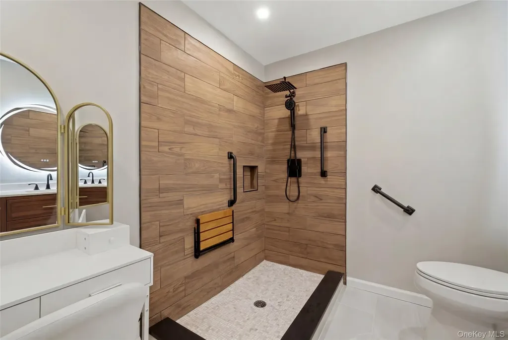 22 Indian Trace Kings Park NY 11754