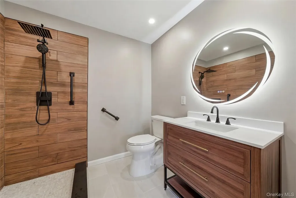 22 Indian Trace Kings Park NY 11754