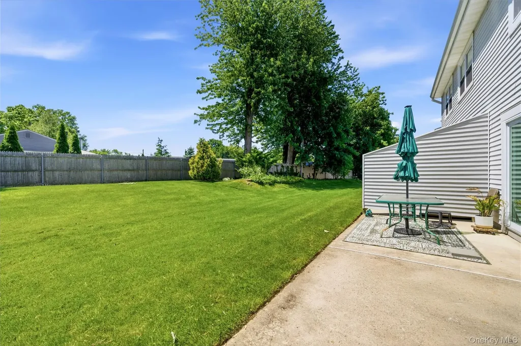 22 Indian Trace Kings Park NY 11754