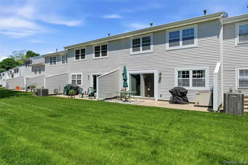 22 Indian Trace Kings Park NY 11754