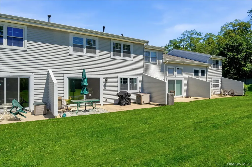 22 Indian Trace Kings Park NY 11754
