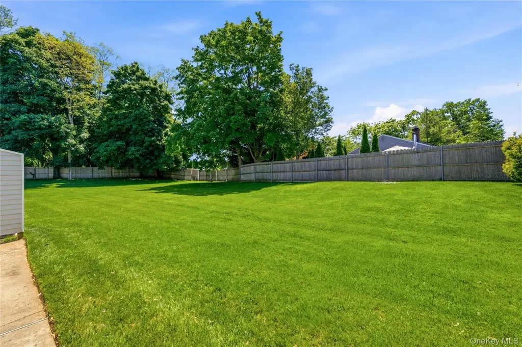 22 Indian Trace Kings Park NY 11754