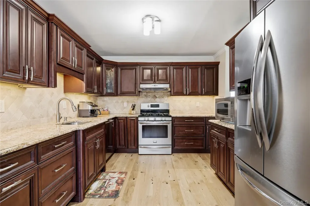 22 Indian Trace Kings Park NY 11754