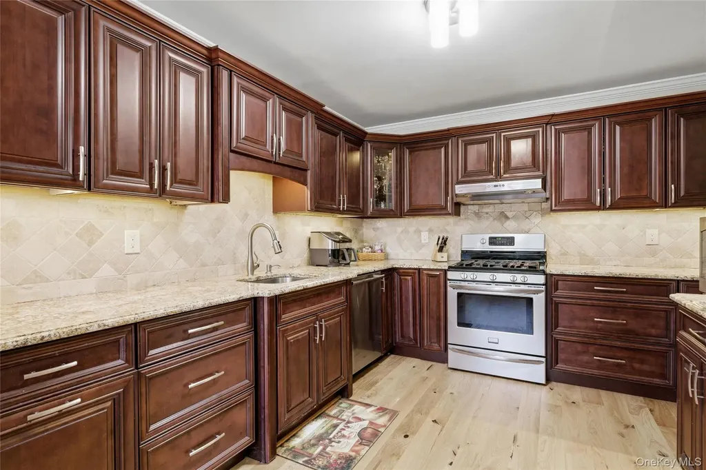 22 Indian Trace Kings Park NY 11754