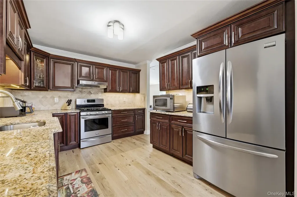 22 Indian Trace Kings Park NY 11754