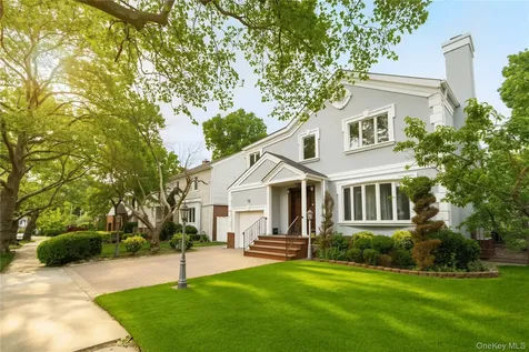 7831 220th Street Oakland Gardens NY 11364