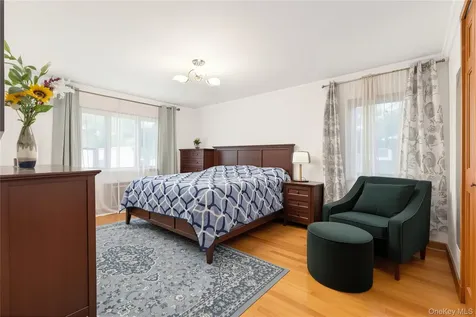 7831 220th Street Oakland Gardens NY 11364