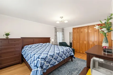 7831 220th Street Oakland Gardens NY 11364