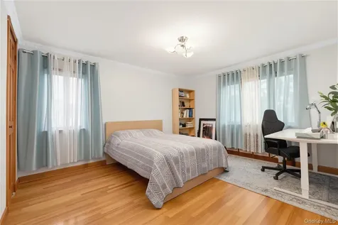 7831 220th Street Oakland Gardens NY 11364