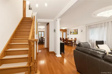 7831 220th Street Oakland Gardens NY 11364
