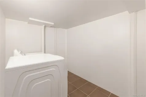 7831 220th Street Oakland Gardens NY 11364