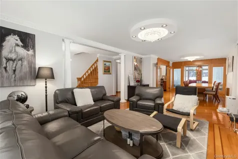 7831 220th Street Oakland Gardens NY 11364