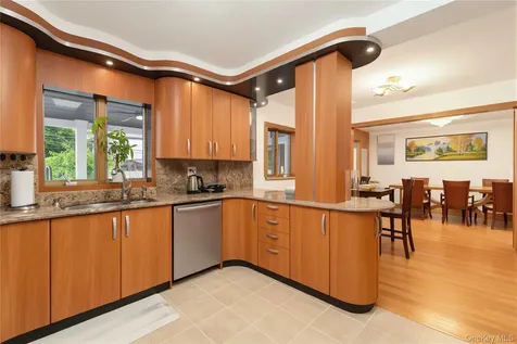 7831 220th Street Oakland Gardens NY 11364