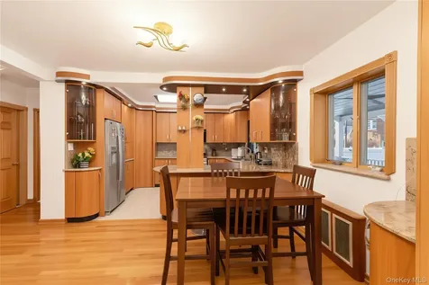 7831 220th Street Oakland Gardens NY 11364