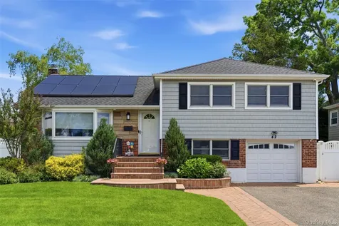 42 Kathleen Drive E Syosset NY 11791