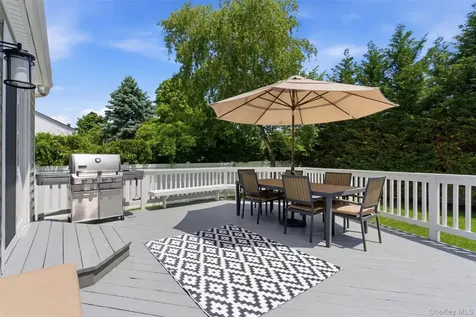 42 Kathleen Drive E Syosset NY 11791