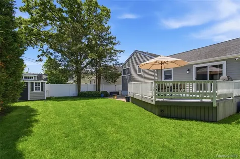 42 Kathleen Drive E Syosset NY 11791