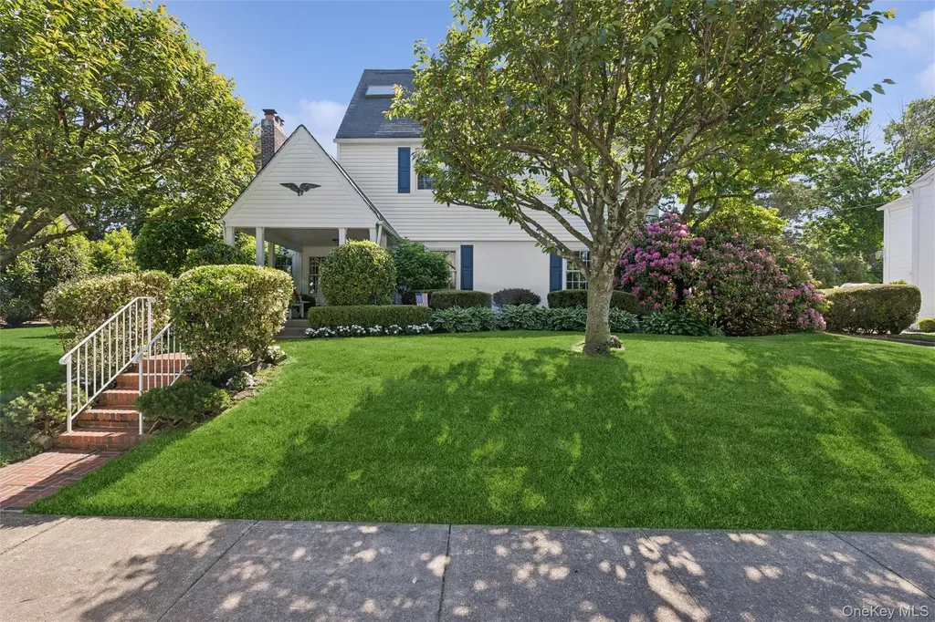 153 Roxbury Road Garden City NY 11530