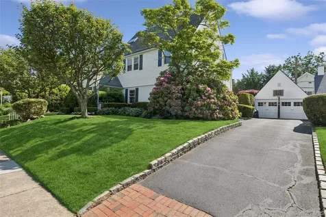 153 Roxbury Road Garden City NY 11530