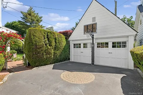 153 Roxbury Road Garden City NY 11530