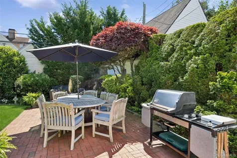 153 Roxbury Road Garden City NY 11530